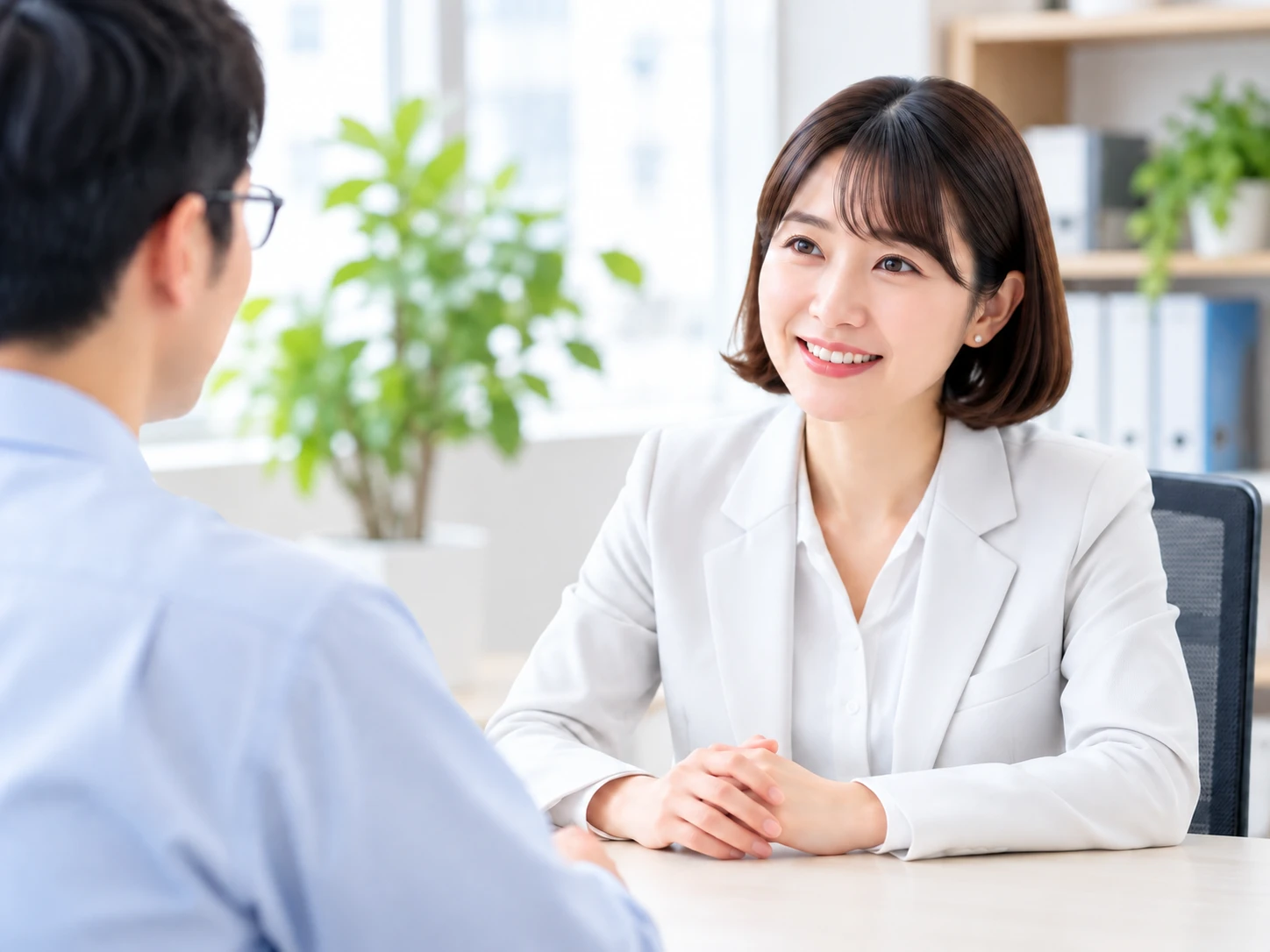 衛生委員会で職場の課題を共有する様子